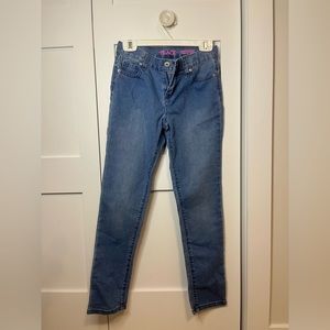 Hi, selling these incredible jeans for kids in size S.